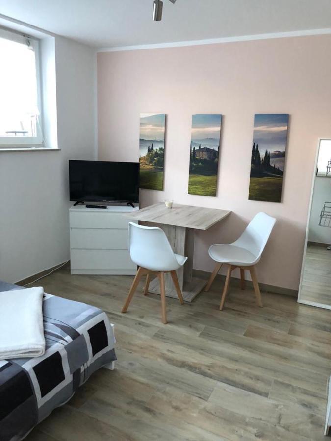 Ferienwohnungen Lamisto Am Waldesrand Neckartenzlingen Екстериор снимка