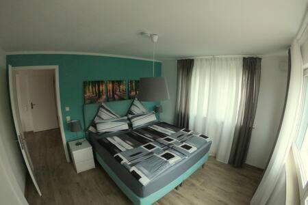 Ferienwohnungen Lamisto Am Waldesrand Neckartenzlingen Екстериор снимка