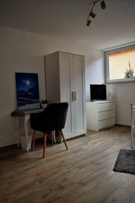 Ferienwohnungen Lamisto Am Waldesrand Neckartenzlingen Екстериор снимка